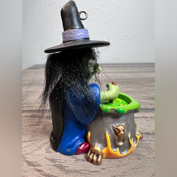 HALLMARK Keepsake Vintage 2004 NIB Halloween Ornament Witch MATILDA, THE COOK! - Picture 7 of 8